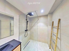À VENDRE – LES TROIS-ÎLETS MARTINIQUE – APPARTEMENT T3 DUPLEX ENTIÈREMENT RÉNOVÉ – VUE MER – PROCHE PLAGES