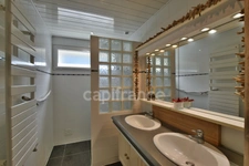 Bois-Guillaume (76230) – Contemporary house – 197 m² living space – 7 rooms – 1,155 m² plot – Unobstructed view – Great potential