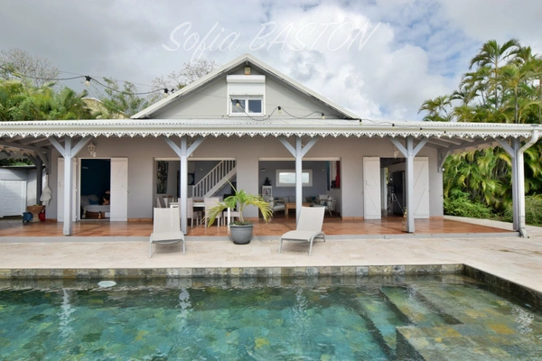 SAINTE-LUCE – Villa P7 avec piscine 7 x 4 m, Carbet - Terrasses XL et vie de plain-pied – Terrain plat 1 244 m² - (972)