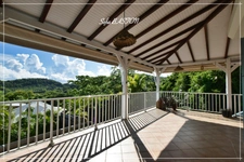 Les Trois-Îlets (972)  SOUS COMPROMIS  Maison T4 -186 m² au sol avec grande terrasse, piscine et appartement T2 indépendant à vendre