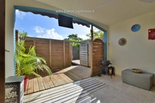 Les Trois-Îlets (972)  SOUS COMPROMIS  Maison T4 -186 m² au sol avec grande terrasse, piscine et appartement T2 indépendant à vendre