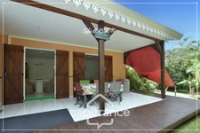 Les Trois-Îlets – SOUS OFFRE ACHAT -Plage à pied - T3 de plain-pied - piscine – 83m2 au sol – Terrain 237m2 (972) - A vendre