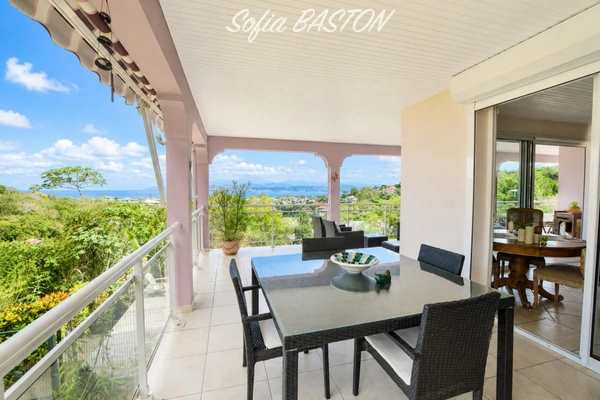 A VENDRE LES TROIS ILETS – VILLA CONTEMPORAINE T4 VUE MER AVEC PISCINE – PROCHE GOLF INTERNATIONAL (972)
