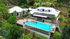 SCHOELCHER – VILLA D’ARCHITECTE – VUE MER – PISCINE À DÉBORDEMENT – 8 700 M² DE NATURE - Maison à vendre 8 pièces  (972)