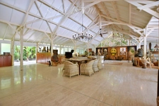 Superbe villa de 345 m² habitables avec piscine et annexes - terrain plat de 2 207 m², à vendre 5/6 pièces LE DIAMANT (972)