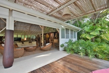 Superbe villa de 345 m² habitables avec piscine et annexes - terrain plat de 2 207 m², à vendre 5/6 pièces LE DIAMANT (972)