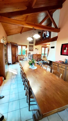 Une belle maison de campagne de 164 m² avec airial de chênes et piscine 🏡✨