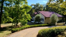 Une belle maison de campagne de 164 m² avec airial de chênes et piscine 🏡✨
