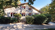 Une belle maison de campagne de 164 m² avec airial de chênes et piscine 🏡✨