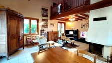 Une belle maison de campagne de 164 m² avec airial de chênes et piscine 🏡✨