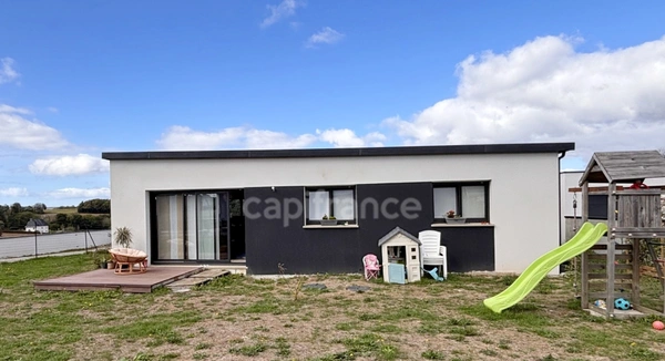 Coup de coeur à Landrévarzec (29): Maison récente de 80,87m², de plain-pied, 3 chambres, DPE A, garage et terrain de 701m²