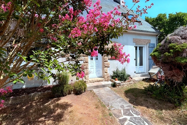 Maison spacieuse 4 chambres dont une au rez-de-chaussée, sous sol et garage aux portes de Tréboul-Douarnenez(29)