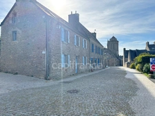 Rare: Charmante Maison en pierre au centre historique de LOCRONAN