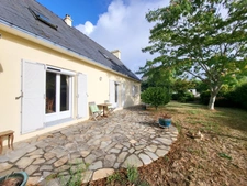 Maison néo-bretonne de plain-pied à vendre 8 pièces PLOMODIERN (29)