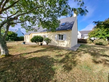 Maison néo-bretonne de plain-pied à vendre 8 pièces PLOMODIERN (29)