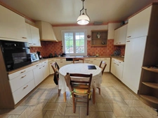 Maison néo-bretonne de plain-pied à vendre 8 pièces PLOMODIERN (29)