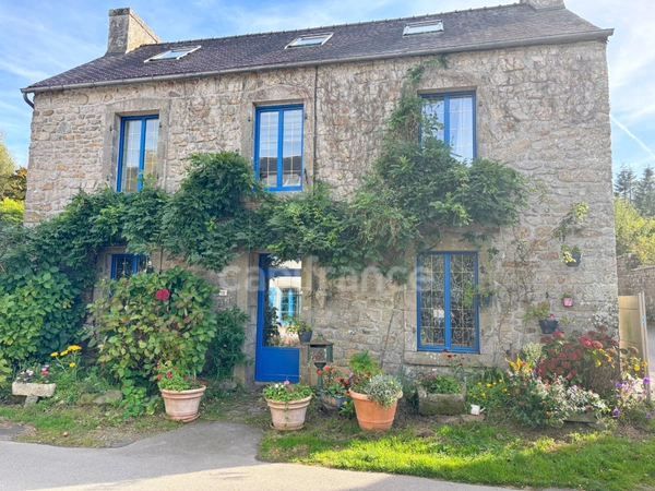 Rare: Charmante Maison en pierre au centre historique de LOCRONAN