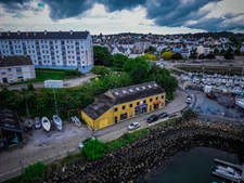 Ensemble Murs et fonds Voilerie et accastillage sur le port de Tréboul (Douarnenez - 29)