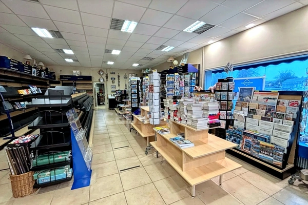 Local Commercial 123m² - Emplacement N°1 avec parking privatif