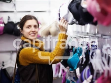 Emplacement n°1 au centre-ville de DOUARNENEZ(29) - Fonds de commerce de lingerie féminine, belle rentabilité.