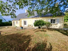 Maison néo-bretonne de plain-pied à vendre 8 pièces PLOMODIERN (29)