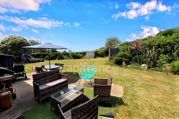 Charmante maison en pierre de 122m², 3 chambres avec jardin, terrasse, cave à GUENGAT(29)