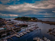 Ensemble Murs et fonds Voilerie et accastillage sur le port de Tréboul (Douarnenez - 29)