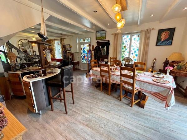 Rare: Charmante Maison de caractère en pierre de taille et moellons au centre historique de LOCRONAN(29)