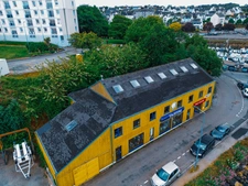 Ensemble Murs et fonds Voilerie et accastillage sur le port de Tréboul (Douarnenez - 29)