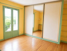 Family house in Bergerac with full basement and great potential