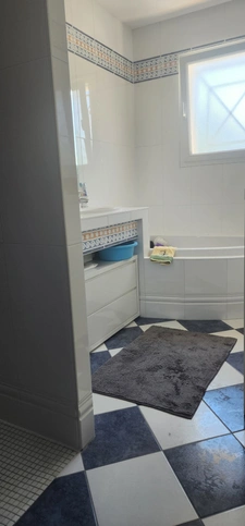   Sale  4-bed home — rented, ready, and close to everything. PINEUILH (33)