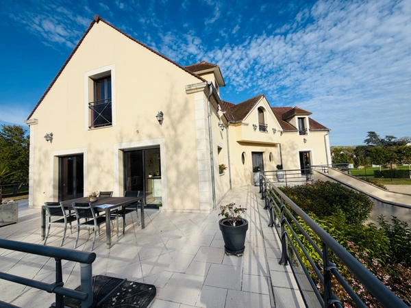 Moisson – Villa lumineuse de 280 m² dans un écrin de verdure aux portes de Paris