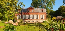 Demeure de caractère à vendre à Bézu-Saint-Éloi – 9 pièces, 5 chambres, parc de près de 6 000 m² avec maison d'amis et espace bien-être