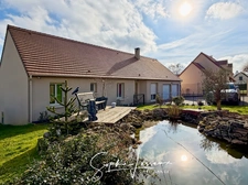 Maison récente de plain-pied à vendre en exclusivité à Authevernes – 152,35 m² – 5 pièces – 3 chambres – Double garage – Pièce cinéma / jeux 18 m²