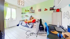 Maison récente de plain-pied à vendre en exclusivité à Authevernes – 152,35 m² – 5 pièces – 3 chambres – Double garage – Pièce cinéma / jeux 18 m²