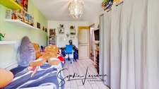 Maison récente de plain-pied à vendre en exclusivité à Authevernes – 152,35 m² – 5 pièces – 3 chambres – Double garage – Pièce cinéma / jeux 18 m²