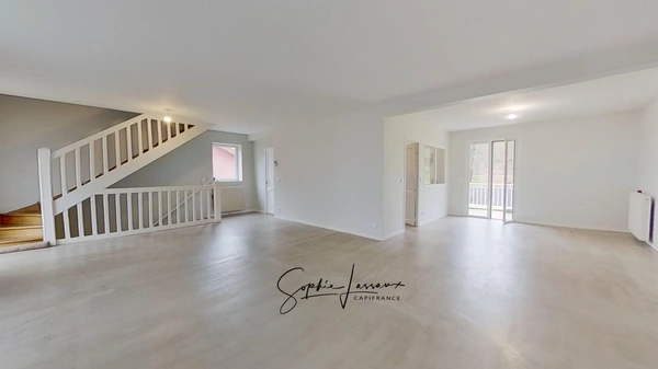 Dpt Yvelines (78), à vendre LA CELLE SAINT CLOUD maison familiale avec sous-sol en rez-de-jardin