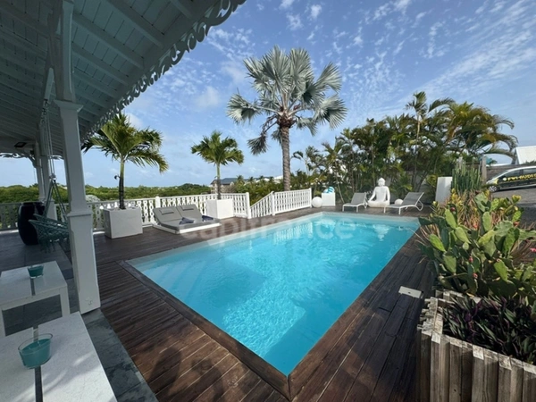 PROPRIÉTÉ D'EXCEPTION AVEC VUE DÉGAGÉE, PISCINE ET JACUZZI