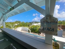 Villa créole élégante avec piscine et jardin tropical à Saint-François