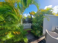 Villa créole élégante avec piscine et jardin tropical à Saint-François