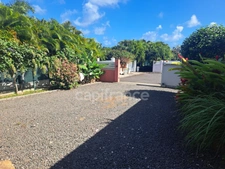 Villa créole élégante avec piscine et jardin tropical à Saint-François