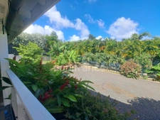 Villa créole élégante avec piscine et jardin tropical à Saint-François