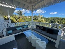 PROPRIÉTÉ D'EXCEPTION AVEC VUE DÉGAGÉE, PISCINE ET JACUZZI