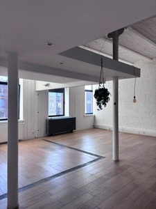 Nouveauté, superbe appartement de type loft d'une surface de 161m2 carrez, totalement rénové au coeur de Lille