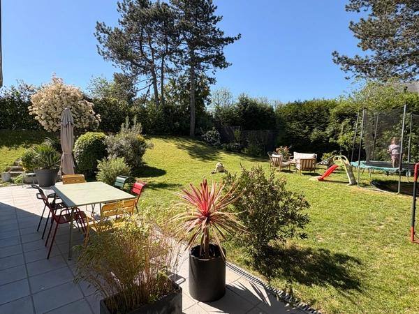 Domaine de la vigne, maison semi individuelle d'une surface de 130 m2 utiles sur une parcelle de 800m2 exposée Sud Ouest