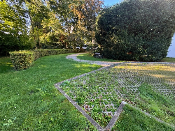 Au coeur du Croisé Laroche, Place Lisfranc,  une place de parking aérienne dans une résidence sécurisée