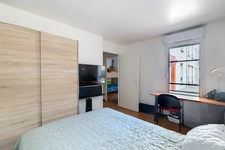 Appartement à vendre 4 pièces avec bureau, loggia et deux places de parking dans une résidence et recherchée