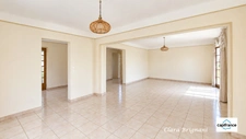 Maison à vendre - 6 pièces, 156m² à Avrainville - sous-sol total et terrain arboré de 1 555 m² 