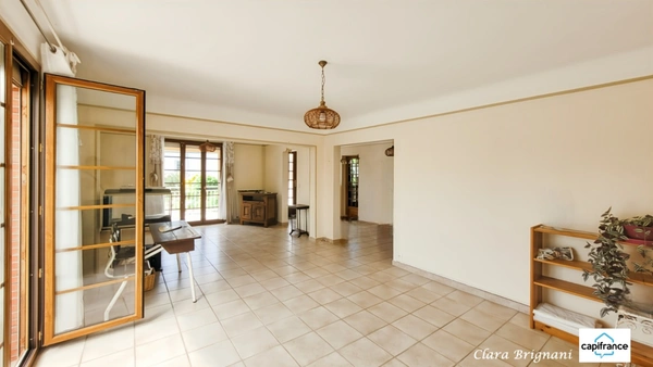 Maison à vendre - 6 pièces, 156m² à Avrainville - sous-sol total et terrain arboré de 1 555 m² 