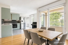 Appartement à vendre 4 pièces avec bureau, loggia et deux places de parking dans une résidence et recherchée